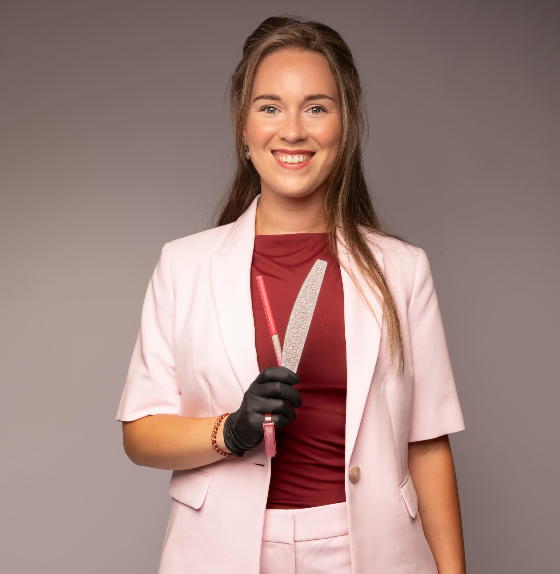 Farah — nagelstyliste en PMU-artist bij StudioFaar Curaçao